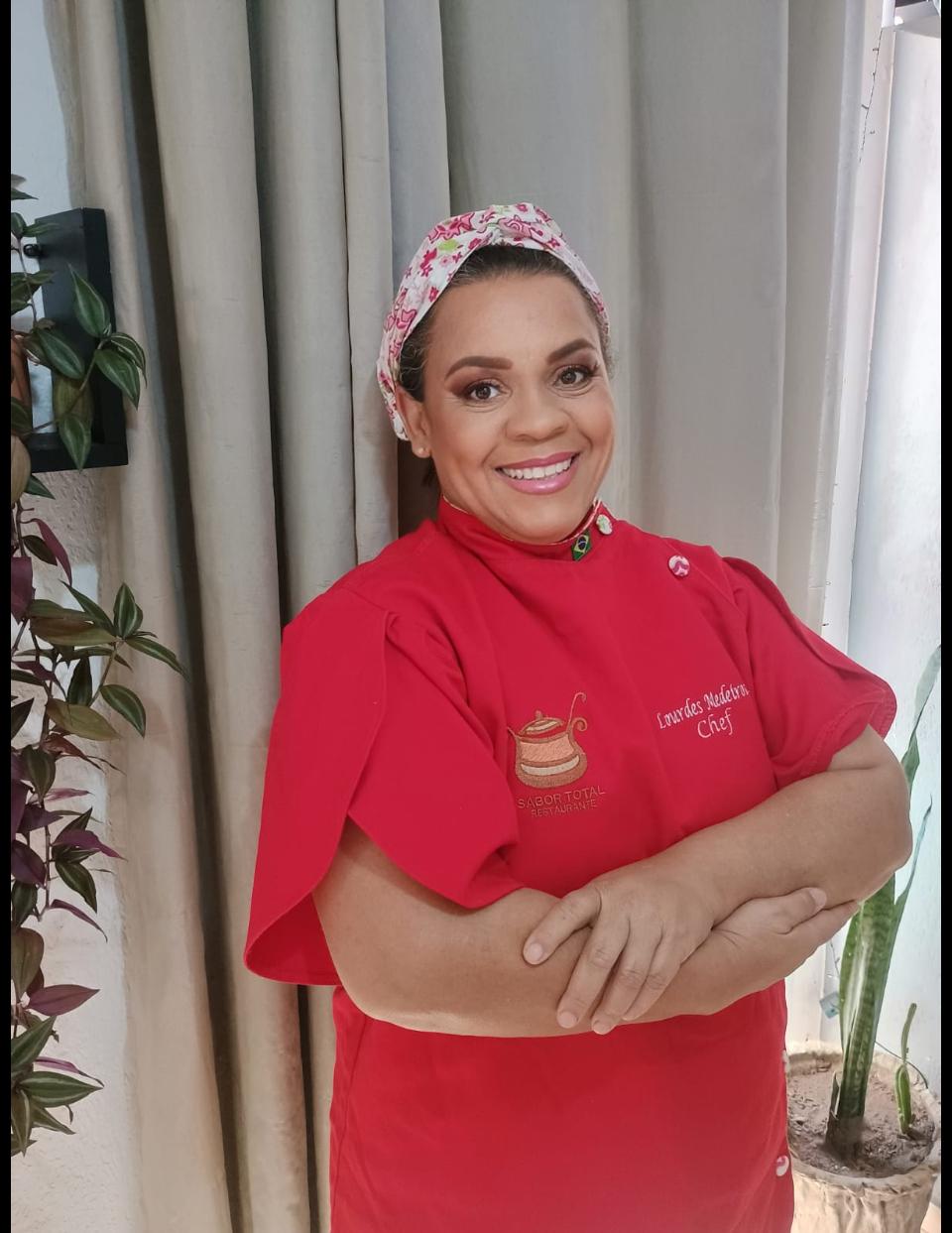 Chef Lourdes Medeiros no Restaurante Sabor Total